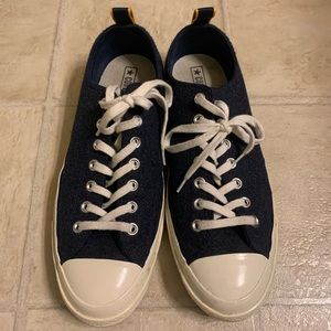 Converse low top navy blue felt sneakers